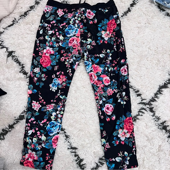 Express Floral Pants - Picture 2 of 3